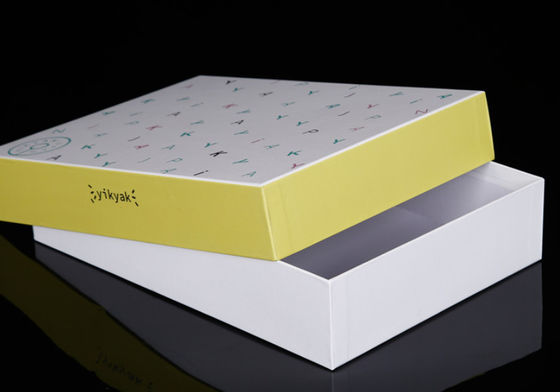 Logo Printed Rigid Cardboard Gift de encargo encajona las cajas de empaquetado de papel revestidas 157gsm