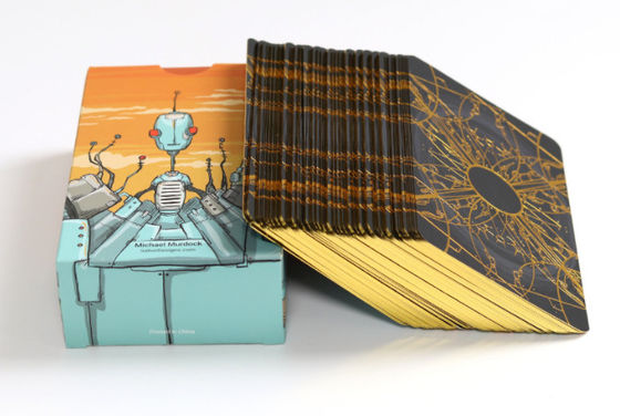 La hoja de oro modificada para requisitos particulares que sella cartas de tarot empapela las tarjetas de Oracle con los bordes dorados