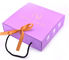 Los colores rosados ​​imprimieron la caja de regalo del tablero de marfil de la laminación de Matt con la cinta y la manija